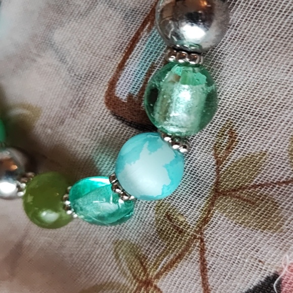 Pair Stretch Bracelets Light Green Faux Pearls Lucite Moonglow Blue Flaw - Picture 6 of 7